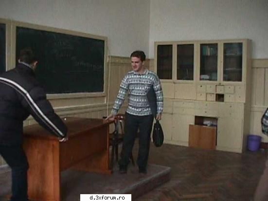 poze din a 9-a :) - iti era dor de daci? iacata l! lui! in sala aia - Poze