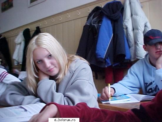 poze din a 9-a :) - oana pe cand era blonda 100 % - Poze